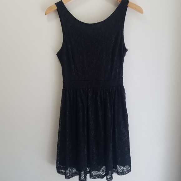 Crossback lace dress 🌙 - Picture 3 of 8